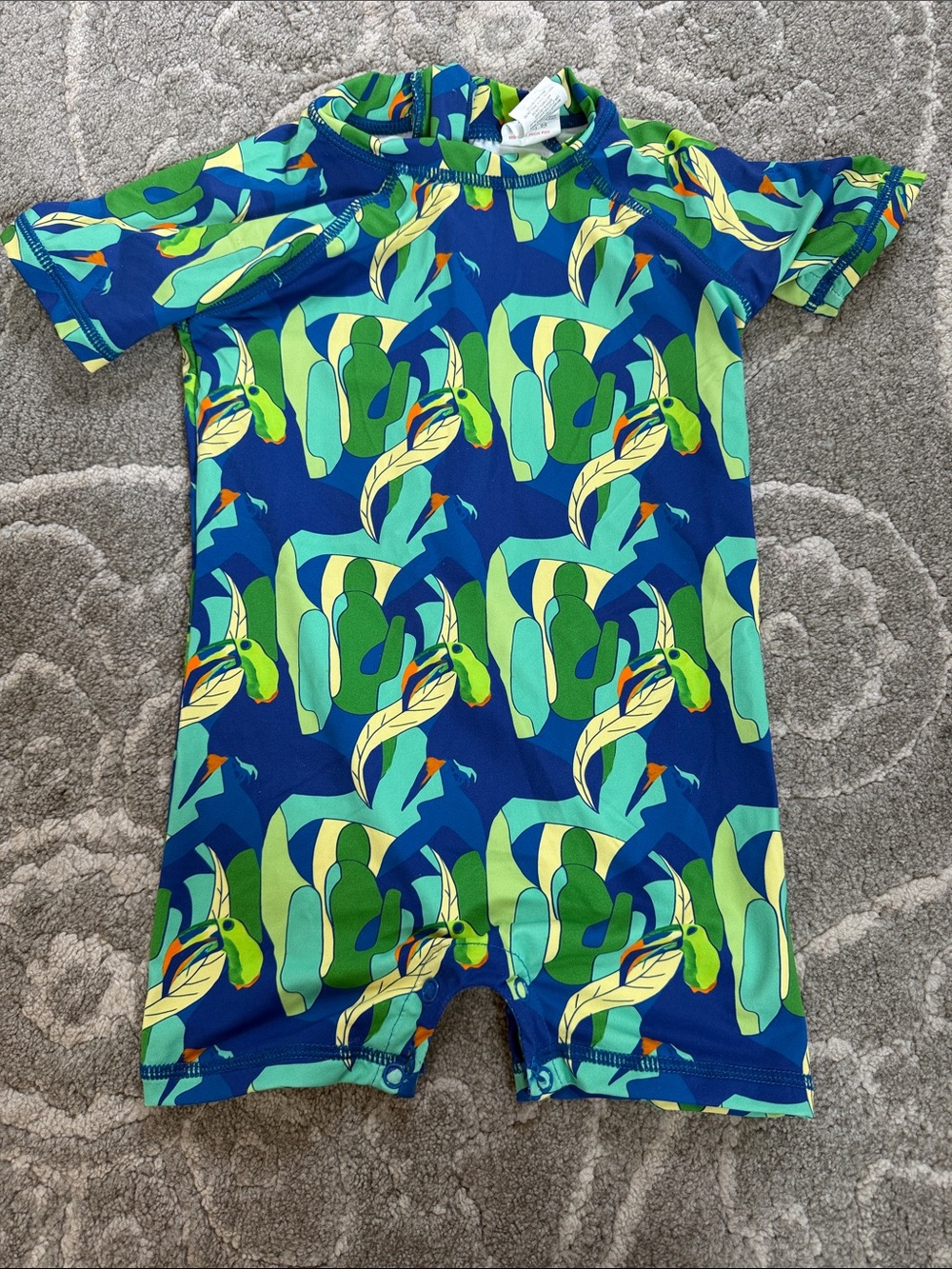 Snapper Rock Kids Short-Sleeve Rashguard Swimsuit in Blue & Green Parrot Print